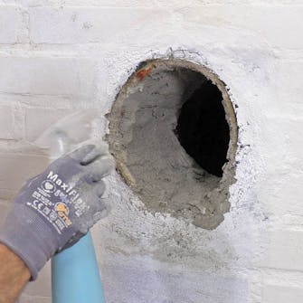 Luk hul efter brændeovn: Spray vand på hullet igen Luk hul efter brændeovn: Spray vand på hullet igen